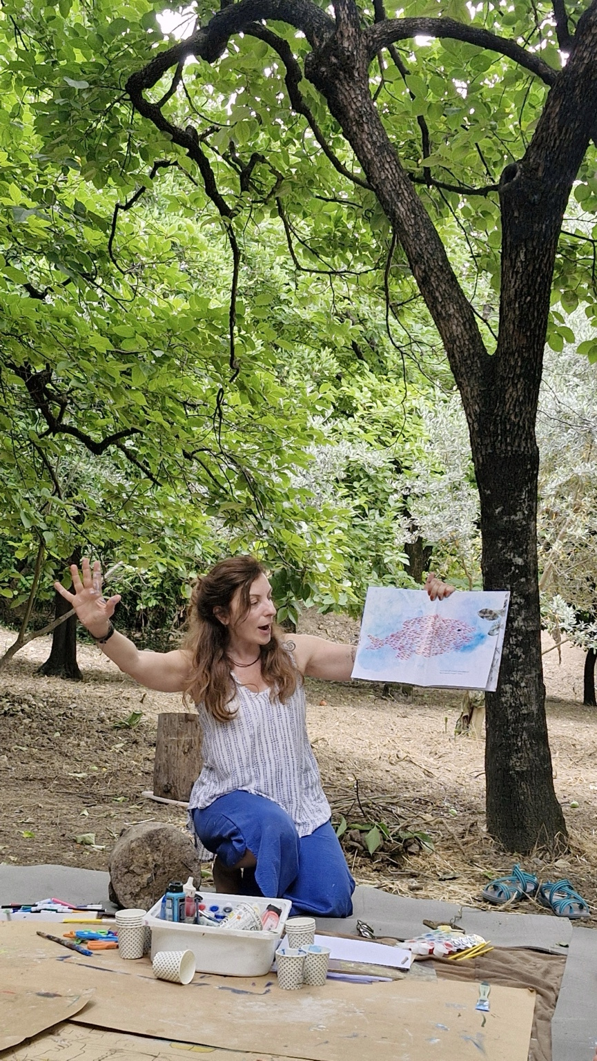 Ağaç altında kitapla buluşma
