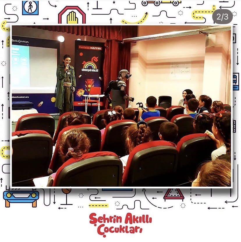 Şehrin Akıllı Çocukları · Okulda Şehrin Akıllı Çocukları gösterisi